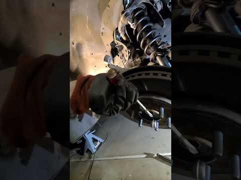 How to Replace Front Strut Assemblies on a 2018-2022 Ford Expedition (Step-by-Step Guide)