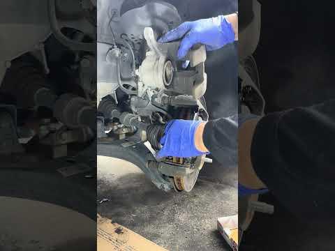 2015 Honda Accord 2.4L EXL -Front Brake Pad Replacement