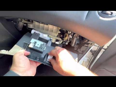 INFINITI QX50 cabin filter replacement (2013-2017)