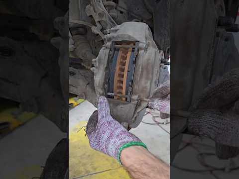 How to Replace Front Brake Pads on a Toyota Land Cruiser (DIY) #landcruiser #mechanical #reparing
