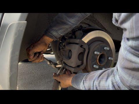 2019 Nissan Rogue Rear Brake Pad Replacement 