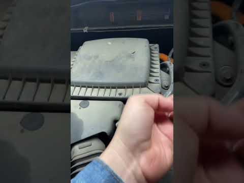 How to replace the engine air filter on a 2018 Firs Fusion hybrid with a 2.0L