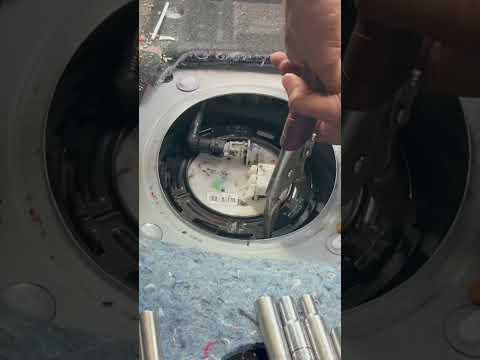 How to remove fuel pump ring #car #automobile #carrepair #mechanic #fuelpump