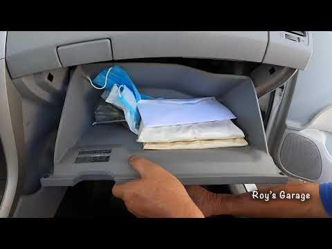 How to Replace the Cabin Air Filter on a 2009 Toyota Corolla