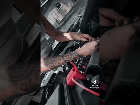 Replacing the thermostat on a 2018 Chevy Malibu #automechanic #cars #autofix