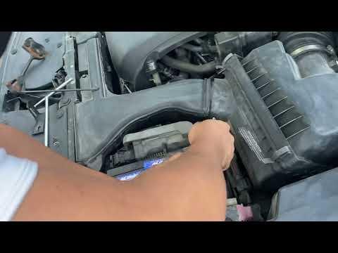 How to change battery Nissan altima 2008