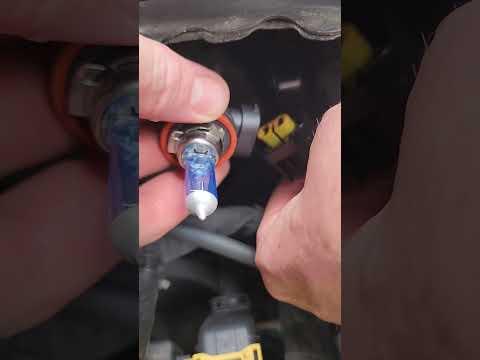 How to replace the head light bulbs in a 2019 Chevy Colorado.