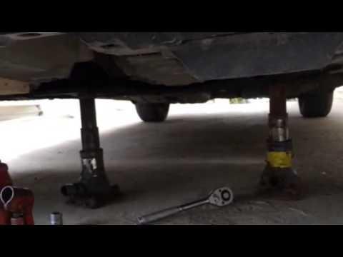 How to remove and replace an engine mount for a Honda crv 2007-20011 model
