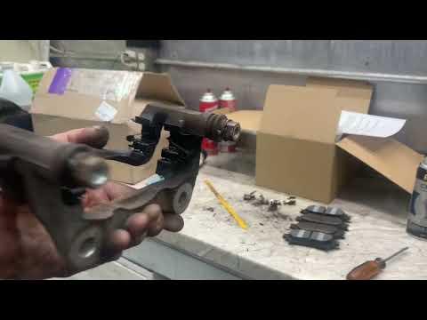 2019 Toyota Highlander Rear Brake Pads and Rotors