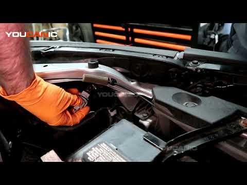 How to Replace Front Turn Signal Bulbs on a 2013-2024 Toyota RAV4 (Trim: Hybrid SE)