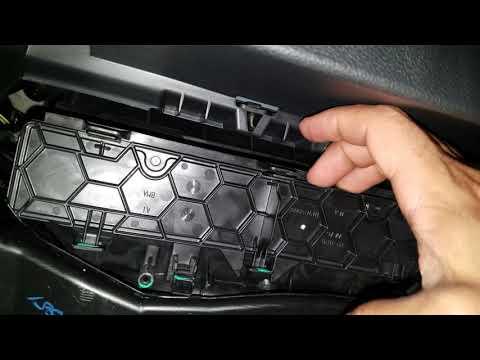 How to Replace the Cabin Air Filter on a 2018 Volkswagen Tiguan