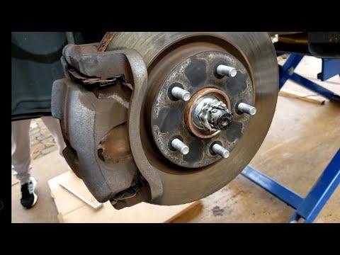 Nissan Roque SV AWD Front Brakes and Rotors Replace Change 2020 and Others Similar
