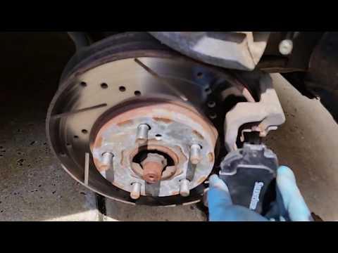 2006 Camry front brake pad replacement . Quick and easy