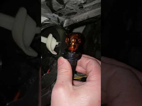 How to Replace the Front Turn Signal Bulbs on a 2016 Volkswagen Tiguan