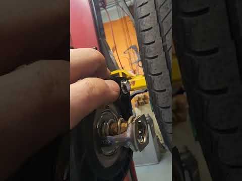 How to replace the thermostat on a Jeep Grand Cherokee 3.7 (full video at my chanel