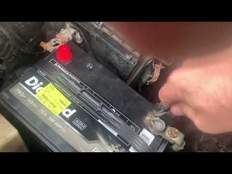 How to Install, by Replacing, a New Car Battery for the Toyota Highlander 2015