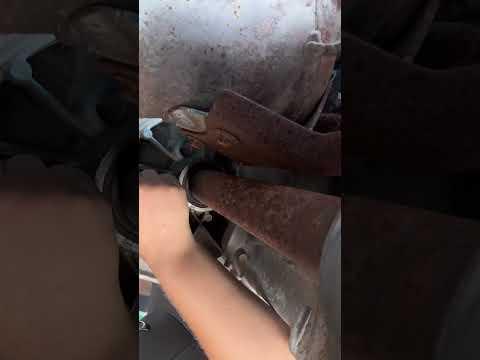 How to Change Manual Transmission Fluid on a 2014 Ford Focus (75W-90 Gear Oil)