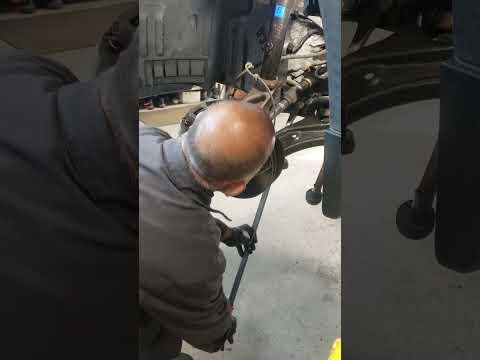 2/3/2025 NISSAN ROGUE 2019 REPLACING THE FRONT STRUTS