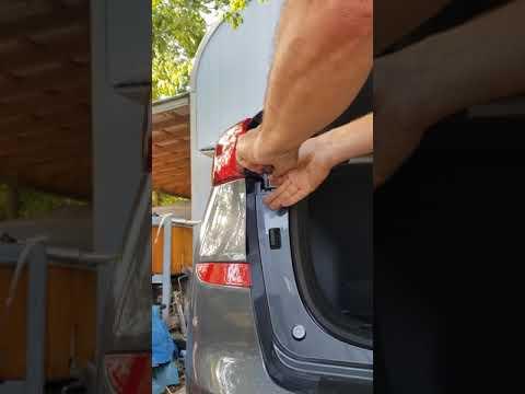 2021 Hyundai Tucson tail light assembly removal for light bulb replacement.