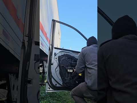 2016 Dodge Grand Caravan Front Driver Side Window Regulator Replacement