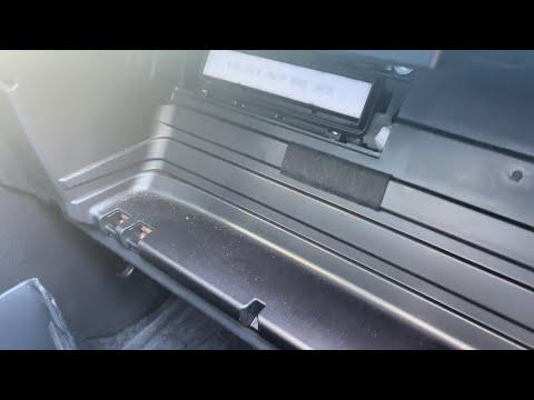 Replacing a cabin air filter 2016 Toyota Highlander LE