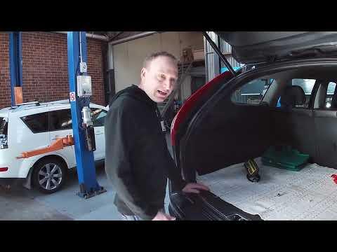 Volvo XC60 (2008-2017) How to replace a brake light Bulb / Globe