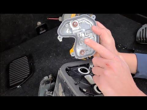 Jeep Renegade rear turn signal, brake, taillight, &amp; reverse light bulb replacement / how to, diy