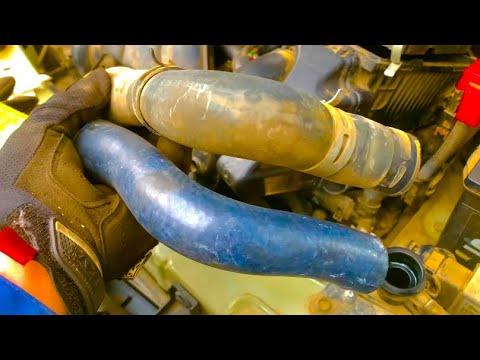 How to replace upper radiator hose on Nissan Versa @elchanojose