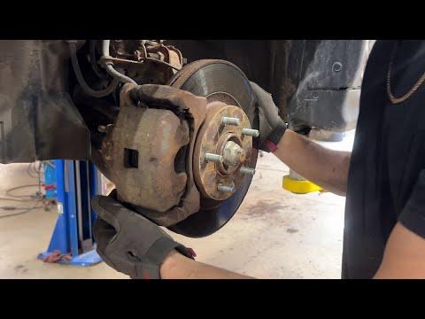 2011-2017 Mitsubishi RVR Front Brake Rotor Pads Service Change