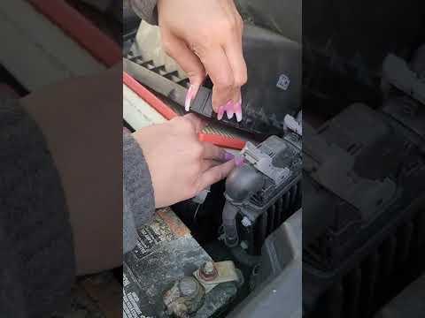 Changing Engine Air Filter for 2018 Toyota Sienna LE