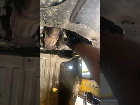 How to Change Engine Oil and Oil Filter on a 1992-2024 Honda Civic (0W-20) (Engine: Inline 4 2.0L)