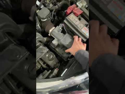 Changing engine air filter on 2019 Nissan Kick