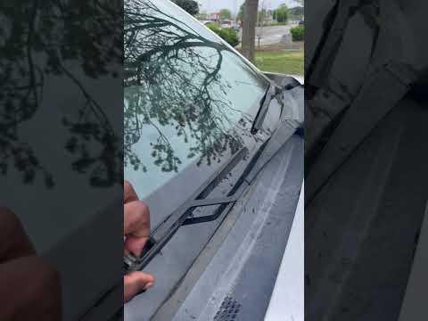 2015-2020 Chevy Tahoe/GMC/Yukon Windshield Wiper blade replacement. Easy 45 seconds DIY