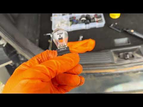 Ford Edge rear turn signal bulb replacement