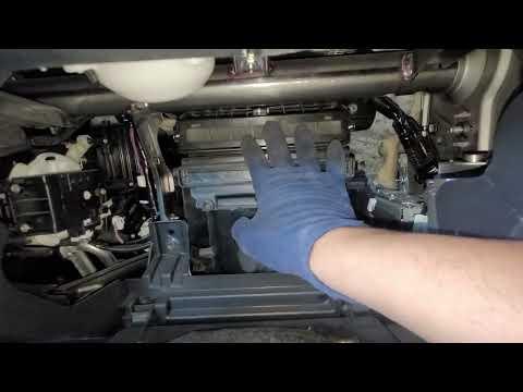 2018 Mazda 3 cabin air filter replacement (simple and easy)!!!