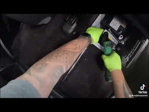 2018 Dodge Durango (jump start battery/ replacement new battery)