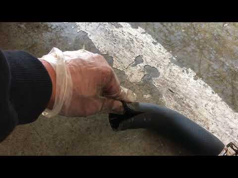 How to Replace Upper & Lower Radiator Hoses on a 2007 Honda Civic by HowToo